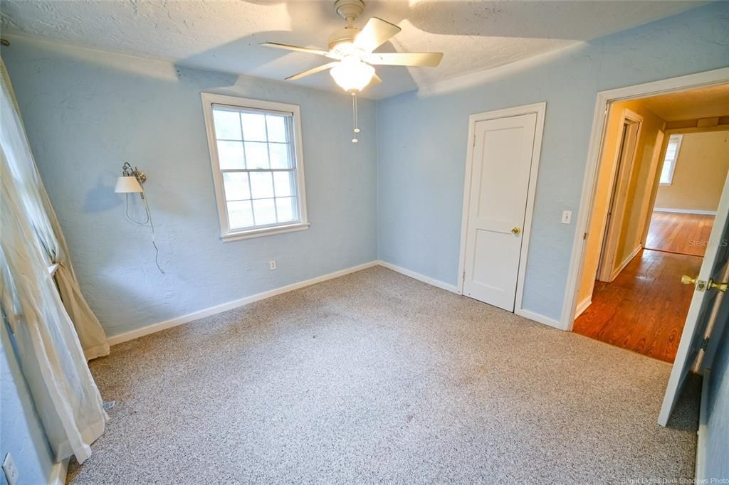 Active With Contract: $164,900 (2 beds, 1 baths, 1287 Square Feet)