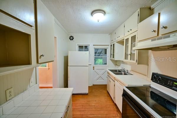 For Sale: $164,900 (2 beds, 1 baths, 1287 Square Feet)