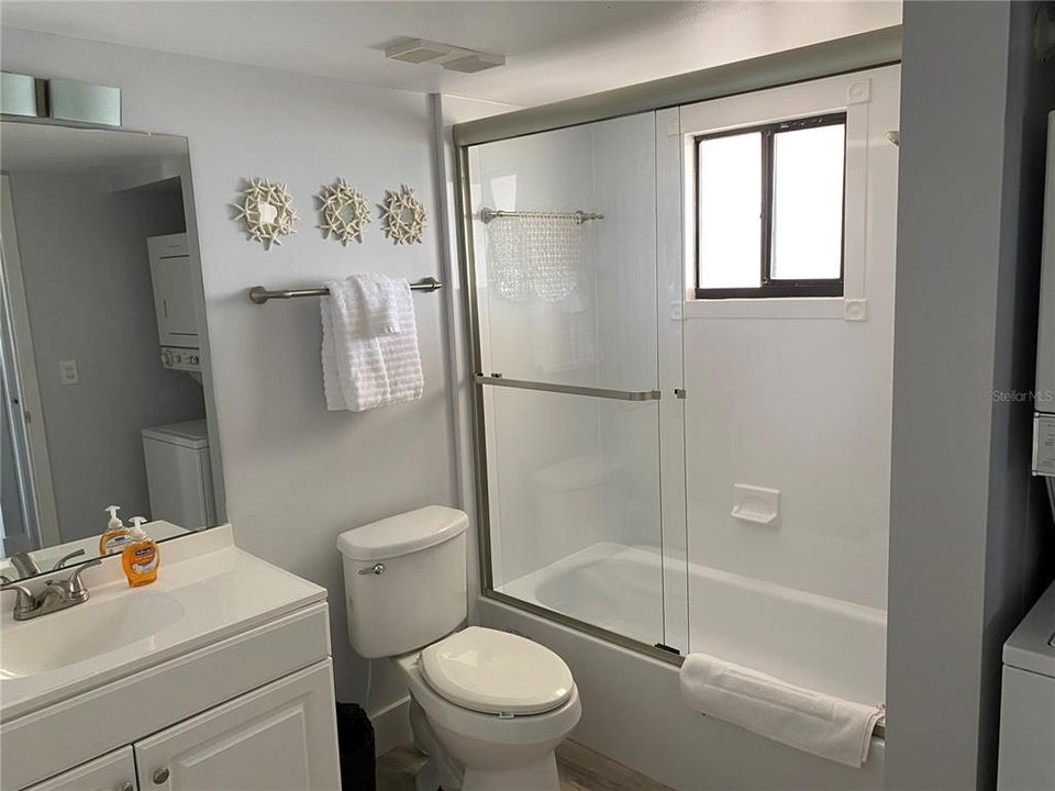 Recently Sold: $329,000 (1 beds, 1 baths, 687 Square Feet)