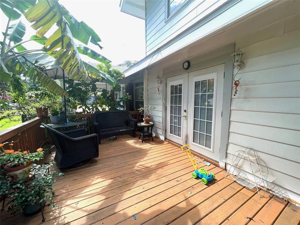 Recently Sold: $425,000 (3 beds, 2 baths, 1956 Square Feet)