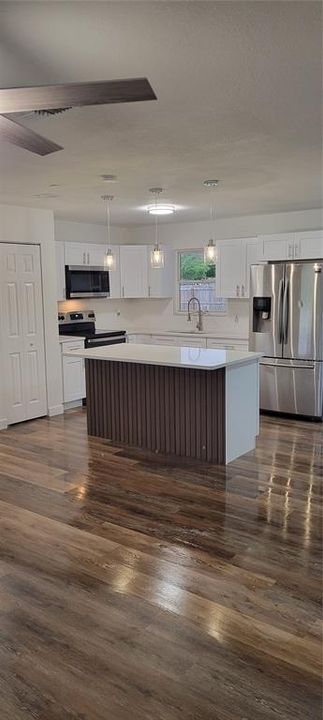 Active With Contract: $230,000 (3 beds, 2 baths, 1268 Square Feet)