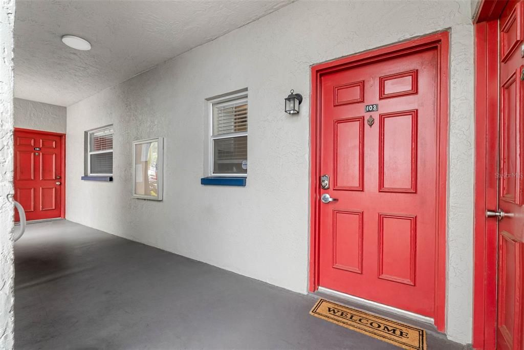 Active With Contract: $160,000 (2 beds, 1 baths, 815 Square Feet)