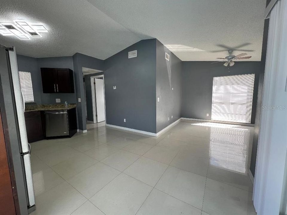 Recently Sold: $315,000 (2 beds, 1 baths, 821 Square Feet)