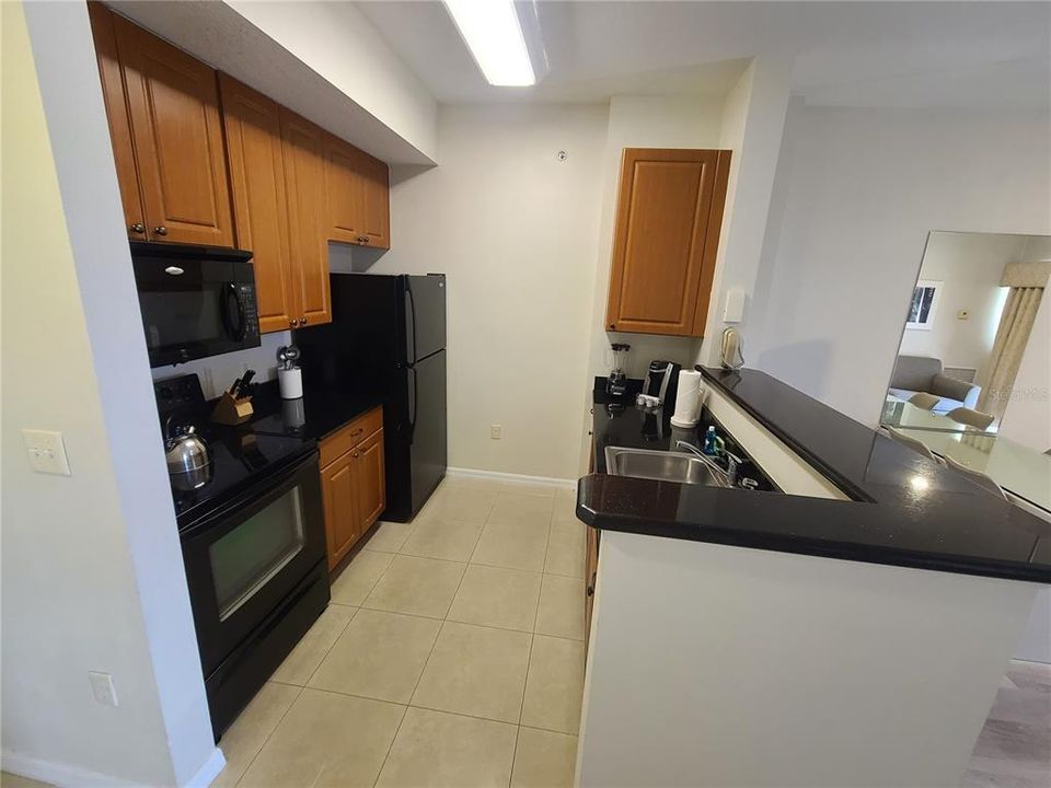 For Sale: $205,000 (1 beds, 1 baths, 671 Square Feet)