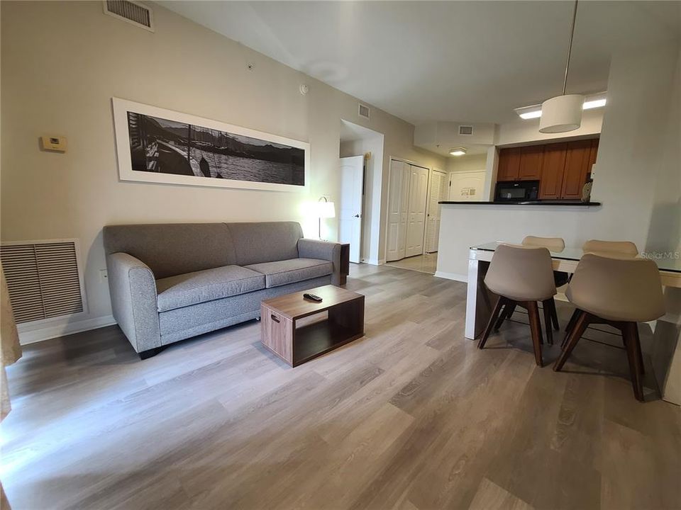 For Sale: $205,000 (1 beds, 1 baths, 671 Square Feet)