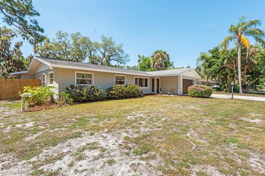 For Sale: $875,000 (5 beds, 2 baths, 2317 Square Feet)