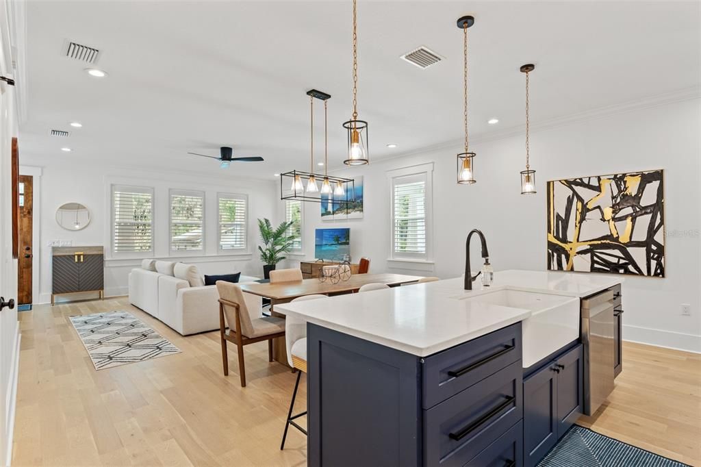 Active With Contract: $800,000 (4 beds, 3 baths, 2426 Square Feet)