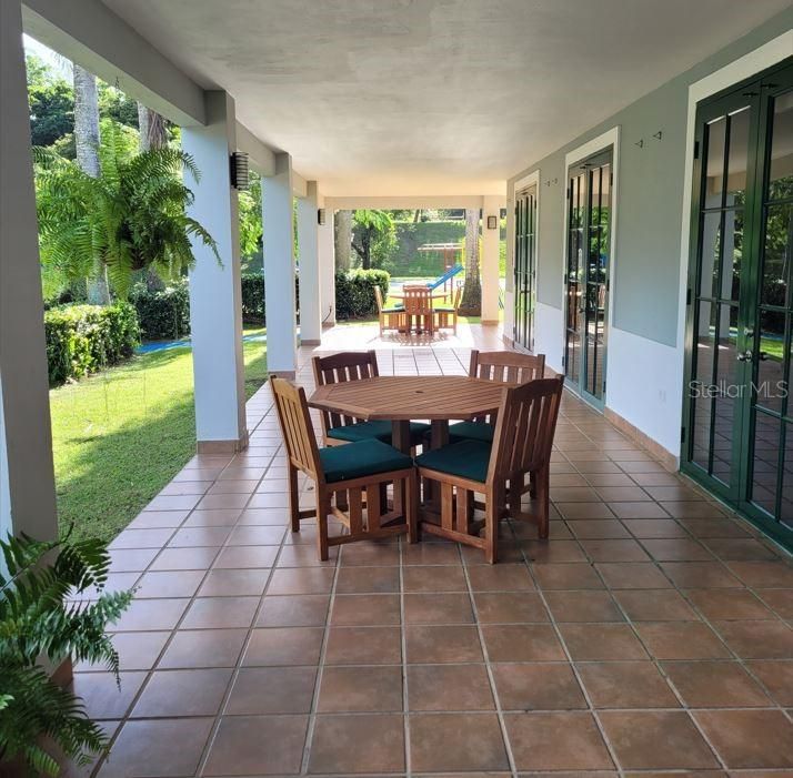 For Sale: $730,000 (5 beds, 2 baths, 2500 Square Feet)