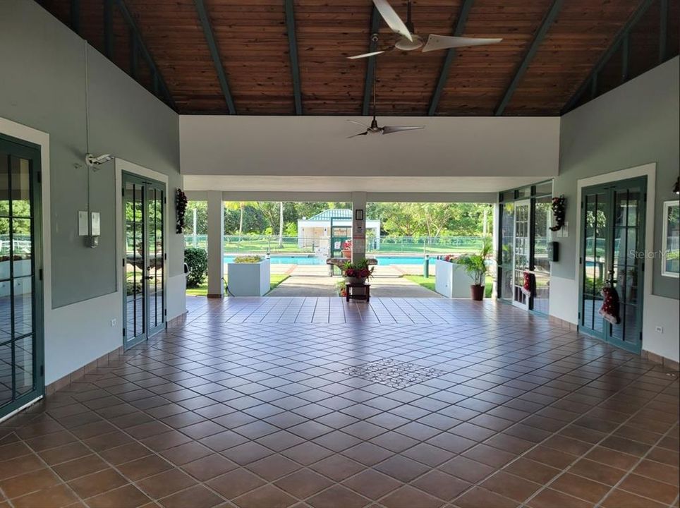 For Sale: $730,000 (5 beds, 2 baths, 2500 Square Feet)