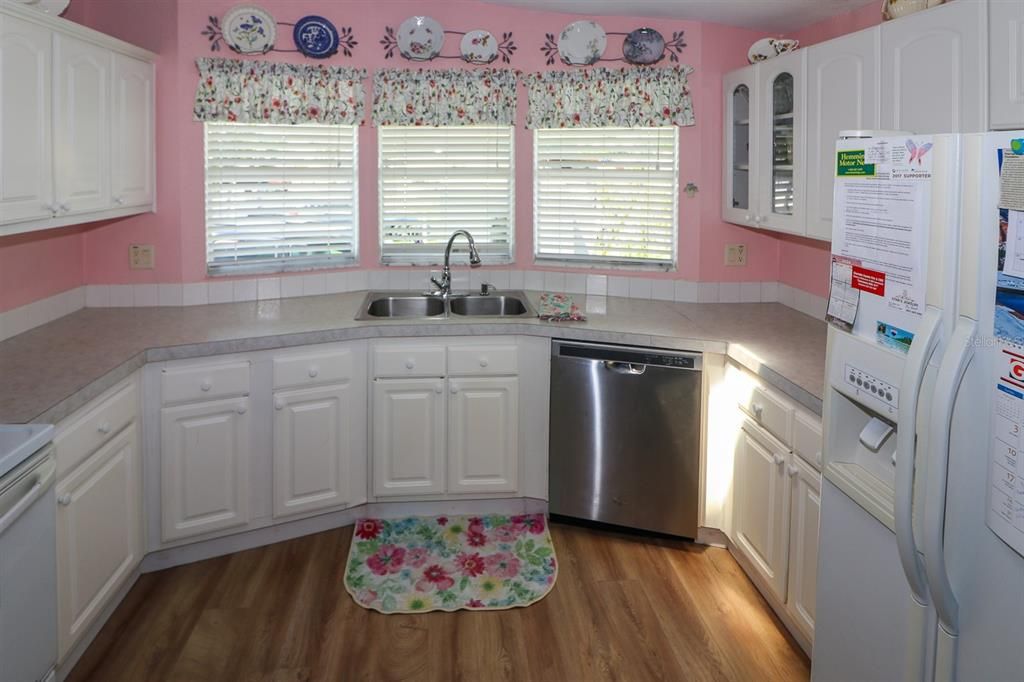 kitchen lots of windows above sink