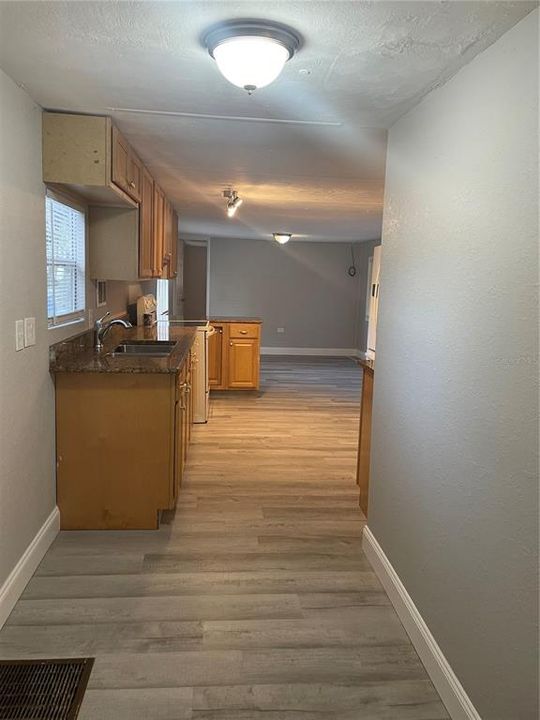 Active With Contract: $175,000 (3 beds, 1 baths, 880 Square Feet)