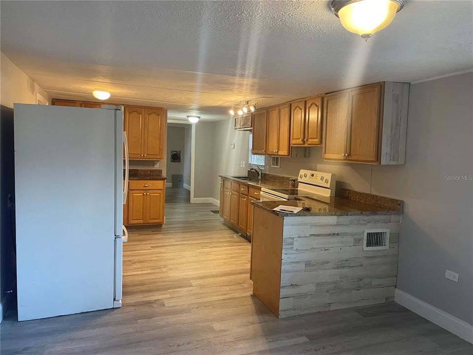 For Sale: $175,000 (3 beds, 1 baths, 880 Square Feet)