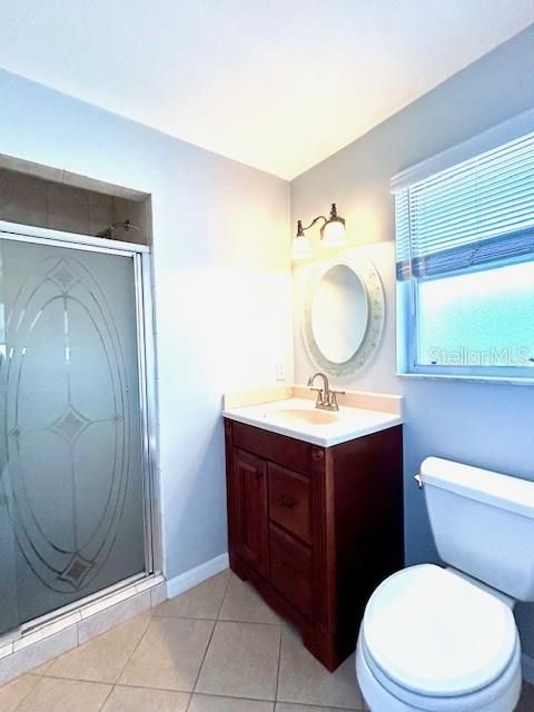 Guest Bathroom with tiled shower