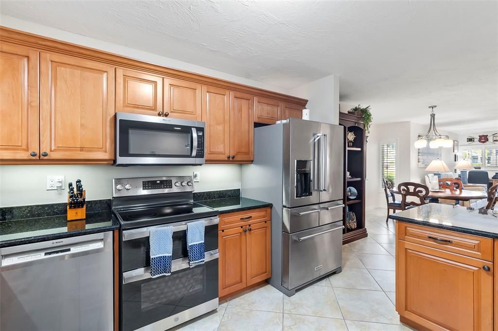 For Sale: $390,000 (2 beds, 2 baths, 1417 Square Feet)