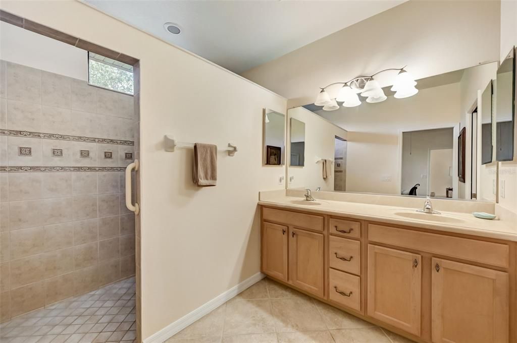 Recently Sold: $429,000 (2 beds, 2 baths, 1726 Square Feet)