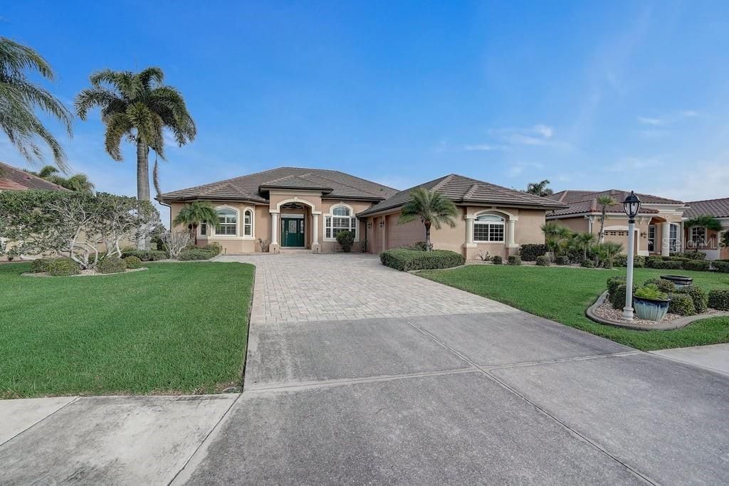 Active With Contract: $649,900 (4 beds, 3 baths, 2941 Square Feet)