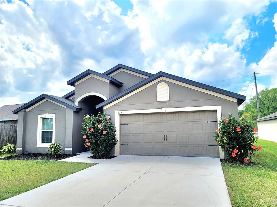 Active With Contract: $1,975 (3 beds, 2 baths, 1528 Square Feet)