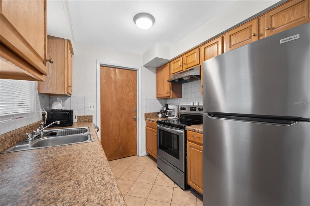 Recently Sold: $310,000 (2 beds, 1 baths, 879 Square Feet)