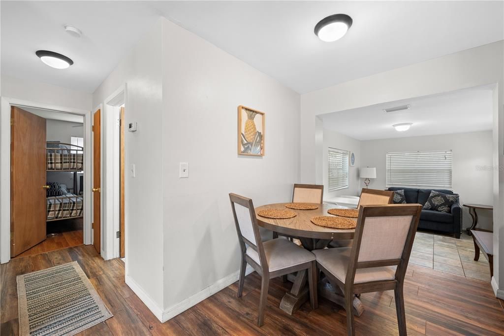 Recently Sold: $310,000 (2 beds, 1 baths, 879 Square Feet)