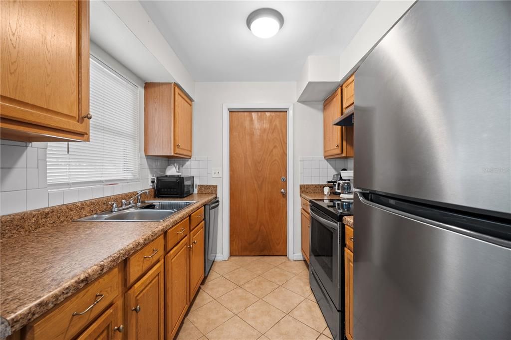 Recently Sold: $310,000 (2 beds, 1 baths, 879 Square Feet)