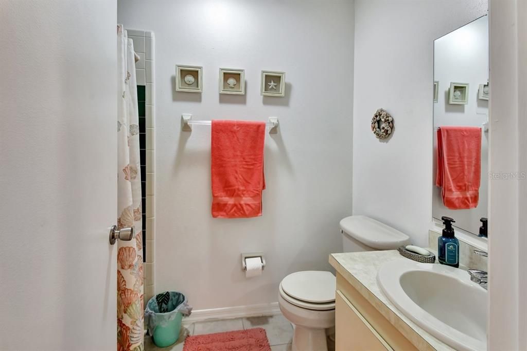 Active With Contract: $189,900 (2 beds, 2 baths, 1049 Square Feet)