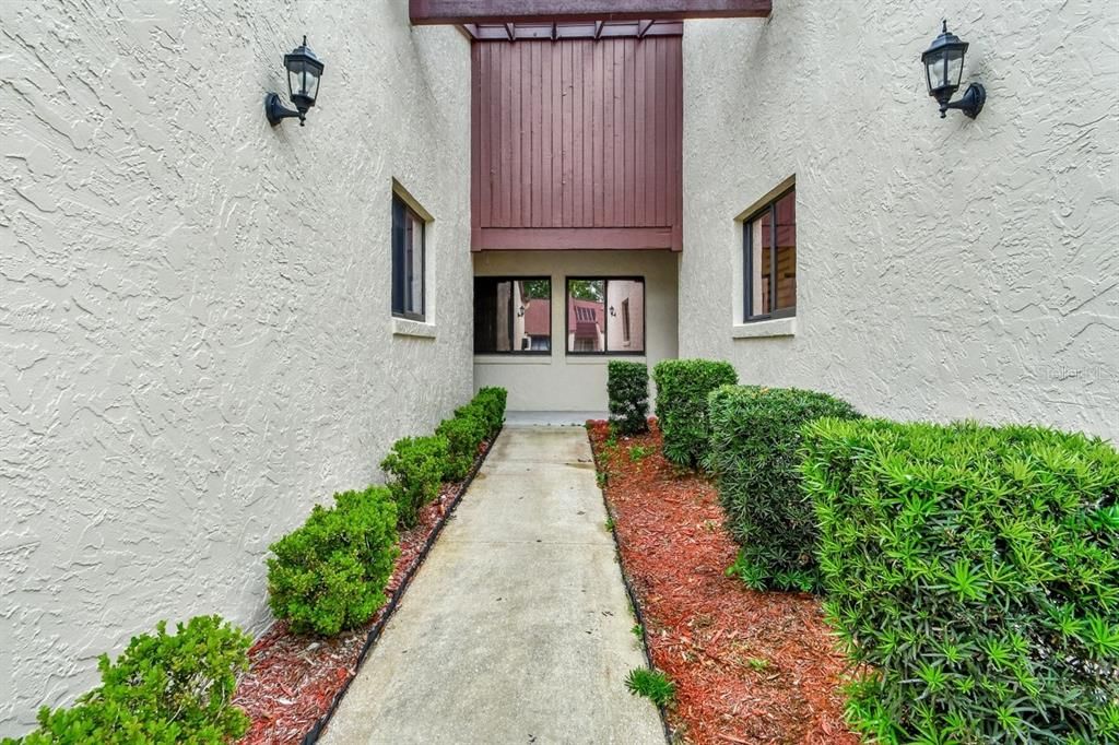 Active With Contract: $189,900 (2 beds, 2 baths, 1049 Square Feet)