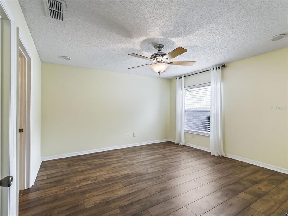 Active With Contract: $310,000 (2 beds, 2 baths, 1102 Square Feet)