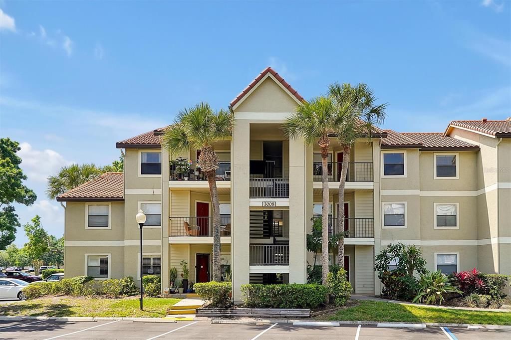 Active With Contract: $249,995 (2 beds, 2 baths, 937 Square Feet)