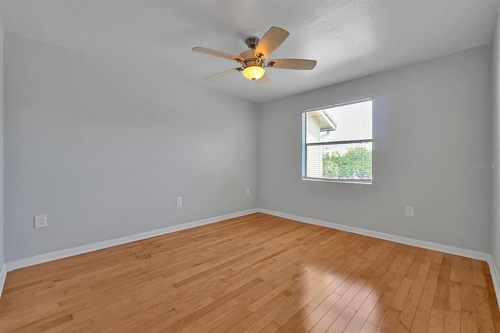 For Sale: $249,995 (2 beds, 2 baths, 937 Square Feet)