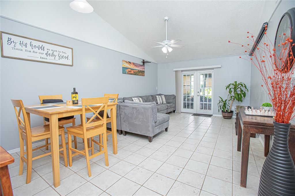 Active With Contract: $238,000 (2 beds, 2 baths, 954 Square Feet)