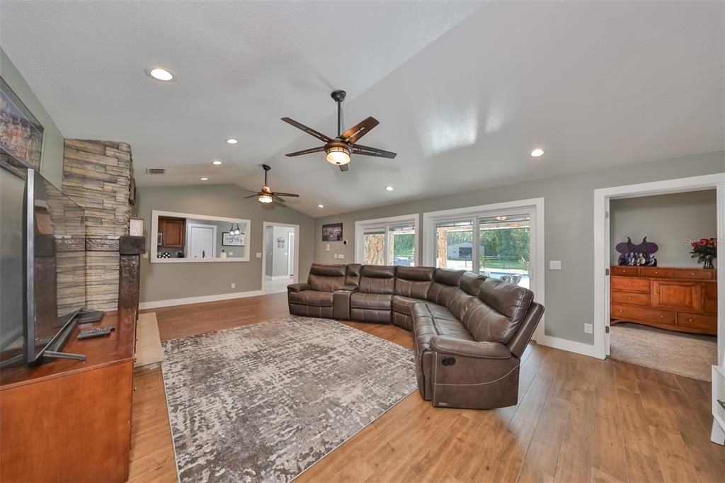 Active With Contract: $739,900 (4 beds, 2 baths, 2677 Square Feet)