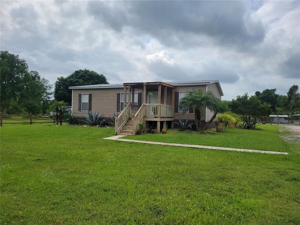 Recently Sold: $235,000 (3 beds, 2 baths, 1068 Square Feet)
