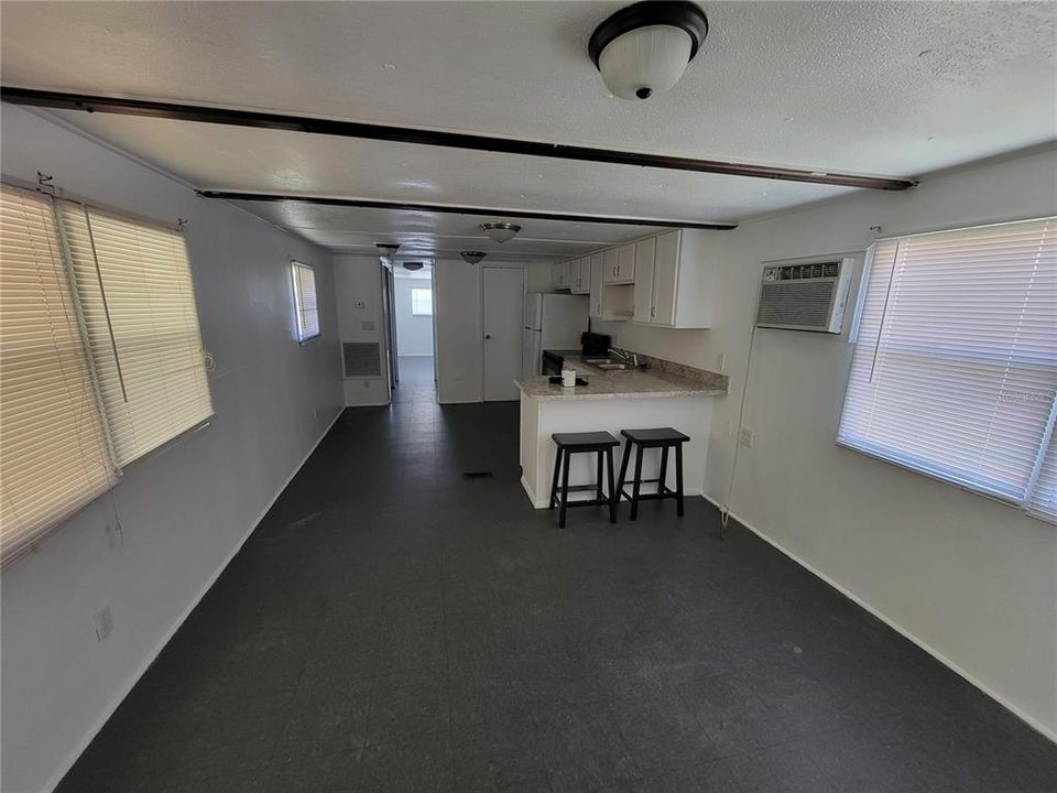Active With Contract: $1,050 (2 beds, 1 baths, 600 Square Feet)