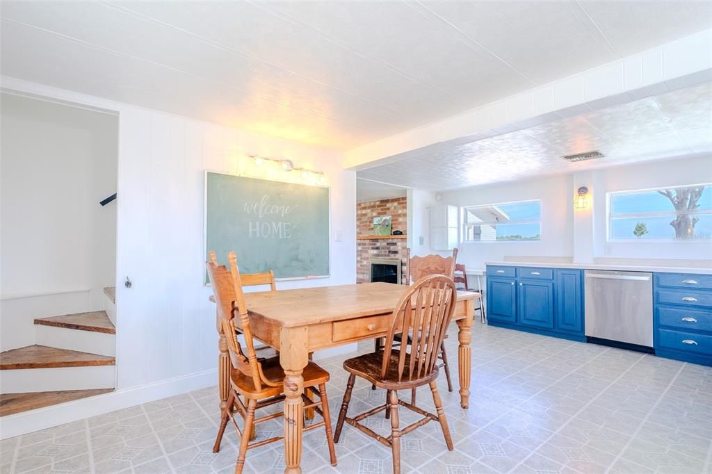 Active With Contract: $499,000 (4 beds, 2 baths, 2281 Square Feet)