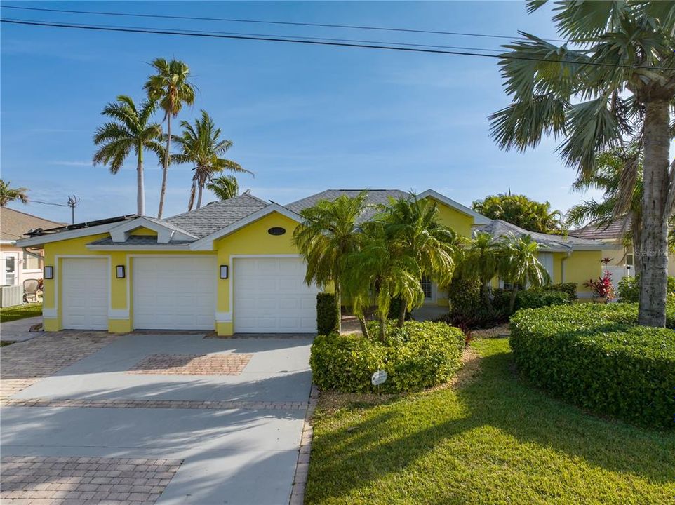 For Sale: $999,500 (4 beds, 2 baths, 2001 Square Feet)