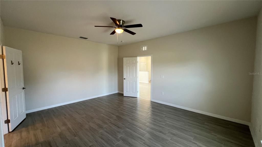Recently Rented: $1,849 (3 beds, 2 baths, 1475 Square Feet)