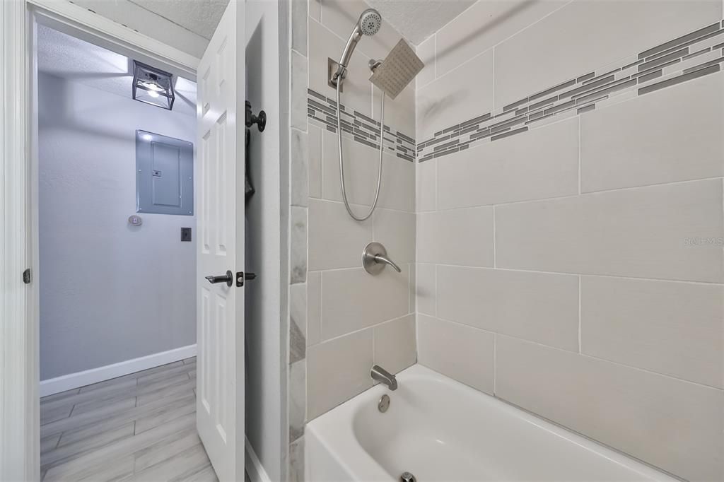 Active With Contract: $280,000 (2 beds, 1 baths, 972 Square Feet)
