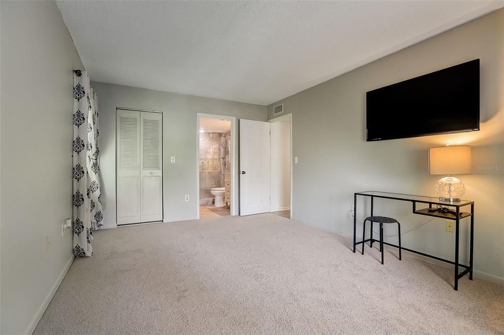 For Rent: $1,950 (2 beds, 2 baths, 1036 Square Feet)
