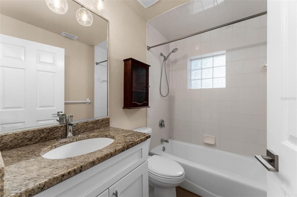 最近售出: $310,000 (3 贝兹, 2 浴室, 1446 平方英尺)