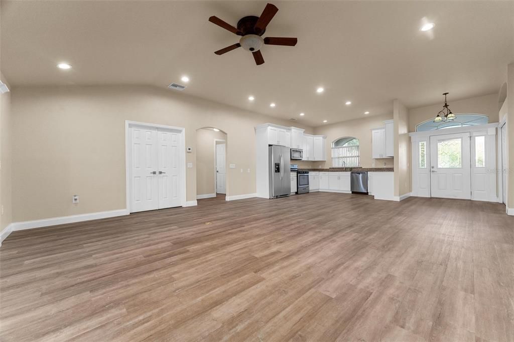 Recently Sold: $310,000 (3 beds, 2 baths, 1446 Square Feet)