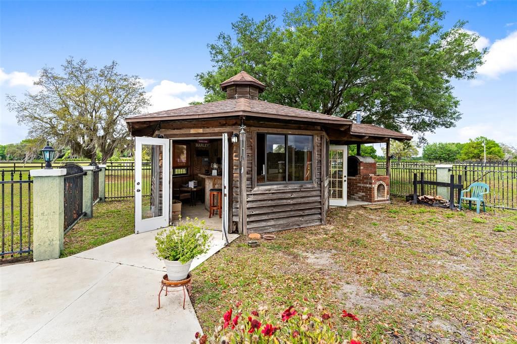 GAZEBO POOL BAR