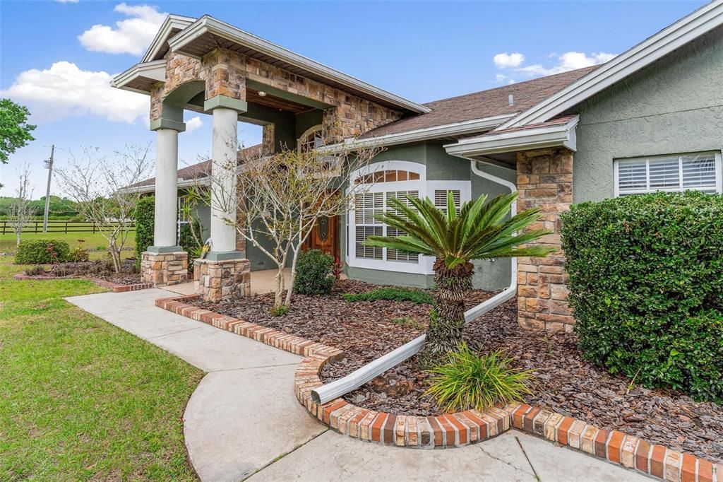 Recently Sold: $630,000 (4 beds, 3 baths, 2434 Square Feet)