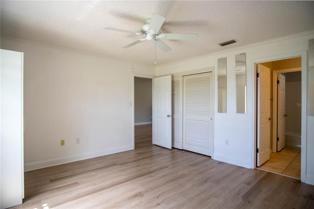 For Sale: $235,000 (2 beds, 2 baths, 975 Square Feet)
