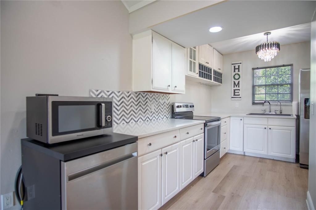 For Sale: $235,000 (2 beds, 2 baths, 975 Square Feet)