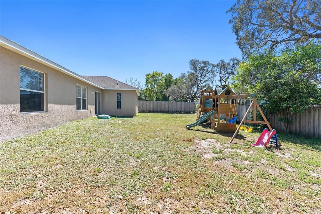 Active With Contract: $320,000 (4 beds, 2 baths, 2236 Square Feet)