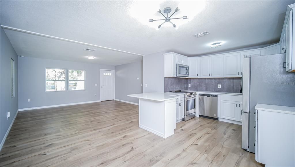 For Sale: $299,900 (3 beds, 1 baths, 1684 Square Feet)