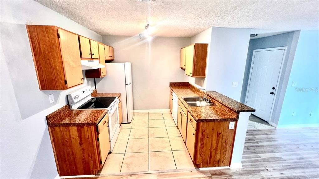 Recently Rented: $1,700 (1 beds, 1 baths, 742 Square Feet)