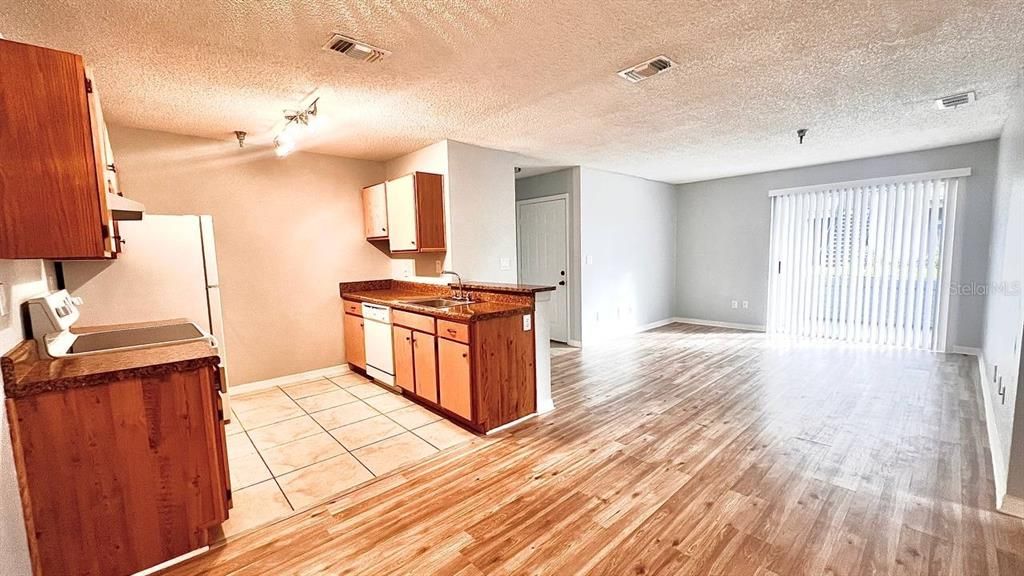 Recently Rented: $1,700 (1 beds, 1 baths, 742 Square Feet)
