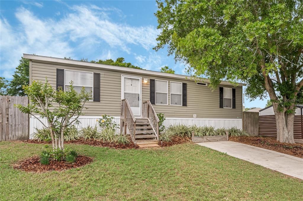 Active With Contract: $239,900 (3 beds, 2 baths, 1120 Square Feet)