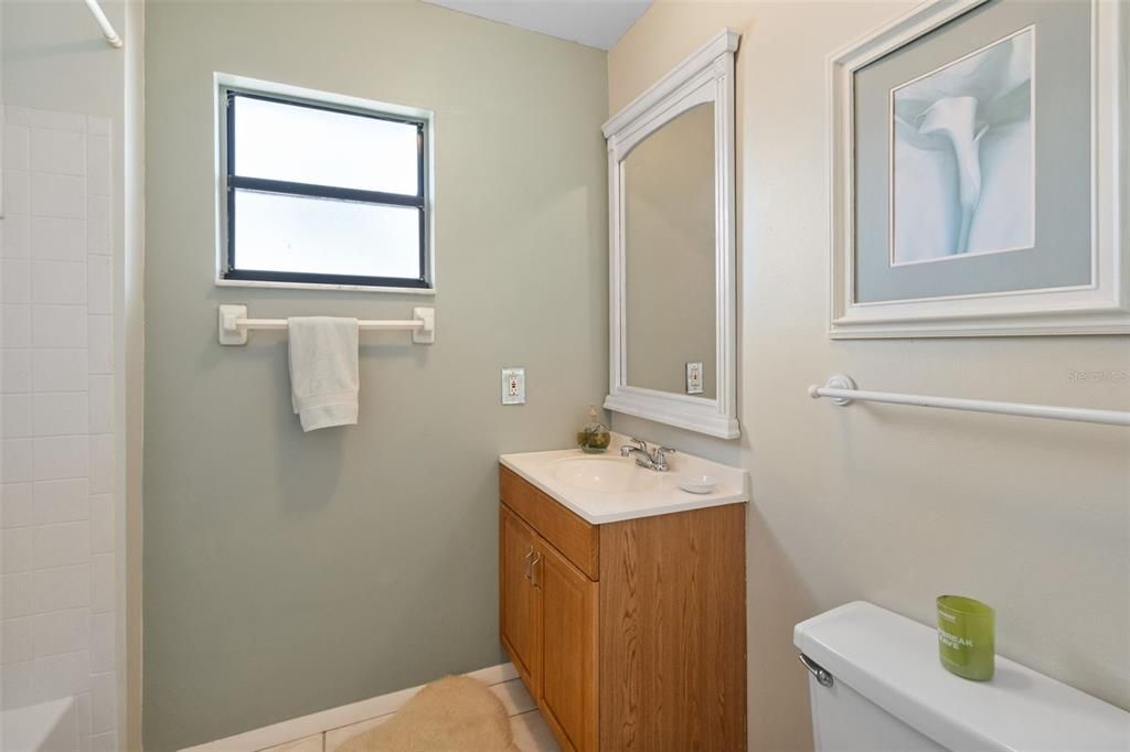 For Sale: $199,900 (2 beds, 2 baths, 879 Square Feet)